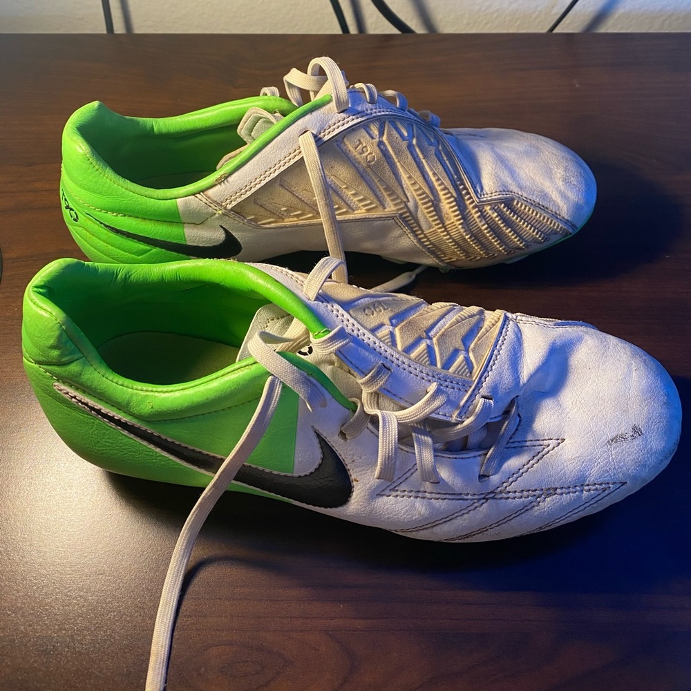 Nike total 90 size 8